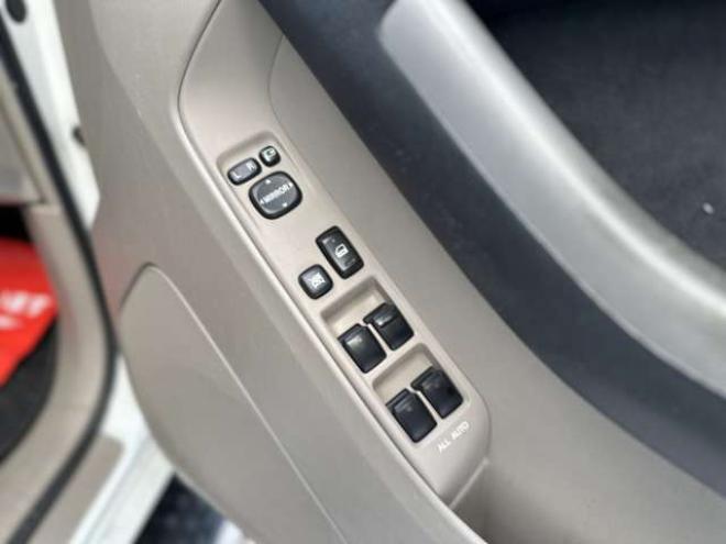 ハイラックスサーフ2.7 SSR-G 4WD　禁煙車　パワステ　パワーウィンドウ　ETC　社外ナビ　バックカメラ　キーレスエントリー　リフトアップ　エンジンスターター　寒冷地仕様　ABS　エアコン　盗難防止装置　社外アルミホイール 2700