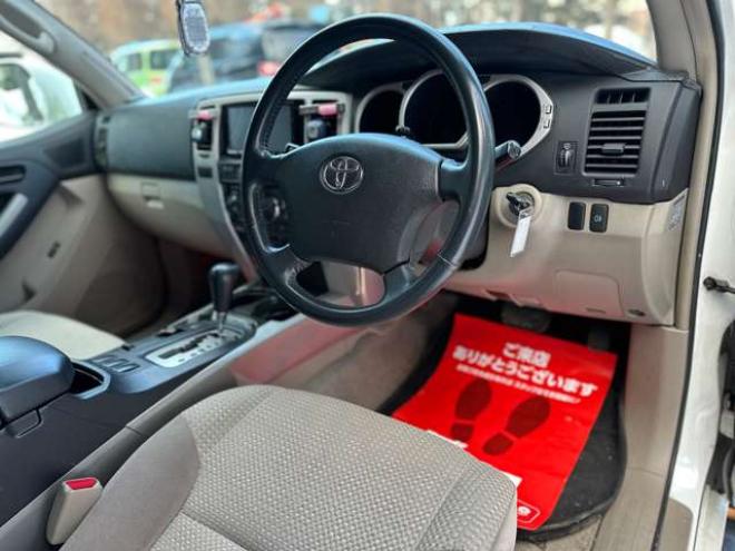 ハイラックスサーフ2.7 SSR-G 4WD　禁煙車　パワステ　パワーウィンドウ　ETC　社外ナビ　バックカメラ　キーレスエントリー　リフトアップ　エンジンスターター　寒冷地仕様　ABS　エアコン　盗難防止装置　社外アルミホイール 2700