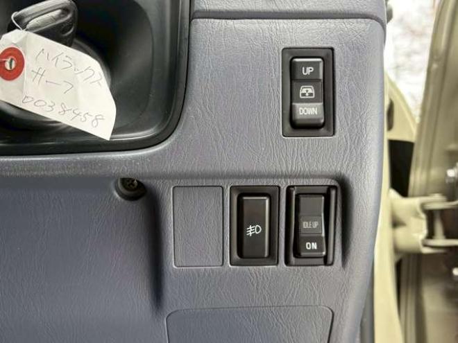 ハイラックスサーフ3.0 SSR-G ワイドボディ ディーゼルターボ 4WD　リフトアップ　全塗装済ベージュ　アルミホイール　メッキバンパー　サンルーフ　ETC　パワステ　パワーウィンドウ　ABS　キーレスエントリー　エアコン　寒冷地仕様 3000