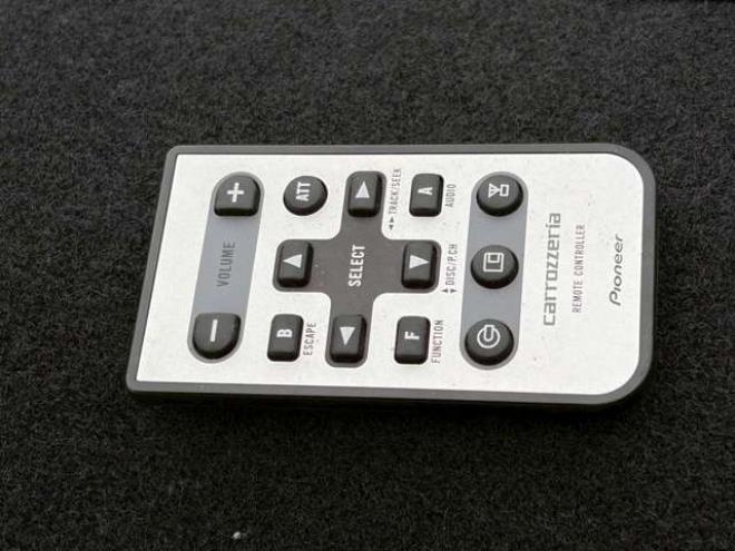 ハイラックスサーフ3.0 SSR-G ワイドボディ ディーゼルターボ 4WD　リフトアップ　全塗装済ベージュ　アルミホイール　メッキバンパー　サンルーフ　ETC　パワステ　パワーウィンドウ　ABS　キーレスエントリー　エアコン　寒冷地仕様 3000