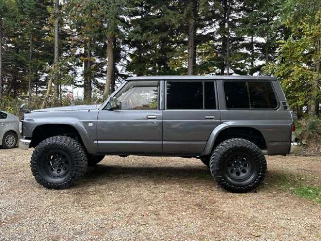 サファリ4.2 エクストラ標準ルーフAD ディーゼル 4WD　リフトアップ　リアヒーター　社外サンルーフ　ドライブレコーダー　ETC　可倒式リアシート　パワステ　社外アルミホイール　社外オーディオ　マッドタイヤ　全塗装済　ターボ 4200