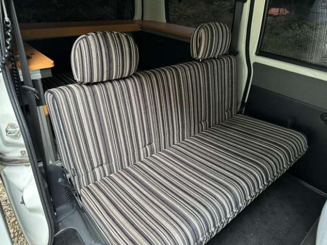 タウンエースバン1.5 GL 4WD　アルトピアーノ　ベージュツートン全塗装済　ベッドキット　セカンドバッテリー　ETC　フルセグTVナビ　バックカメラ　アイドリングストップ　ABS　レーンキープアシスト　盗難防止装置　パワステ　パワーウィンドウ 1500