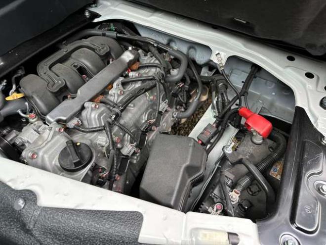 タウンエースバン1.5 GL 4WD　アルトピアーノ　ベージュツートン全塗装済　ベッドキット　セカンドバッテリー　ETC　フルセグTVナビ　バックカメラ　アイドリングストップ　ABS　レーンキープアシスト　盗難防止装置　パワステ　パワーウィンドウ 1500