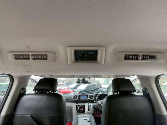 キャラバンNV350 2.5 プレミアムGX ロングボディ ディーゼルターボ 4WD　ABS　衝突軽減ブレーキ　横滑防止装置　盗難防止装置　エアコン　パワステ　パワーウィンドウ　キーレス　片側スライドドア　フォグランプ　ETC　エアバッグ　オリジナル全塗装アンビルグレー　フロントグリル 2500