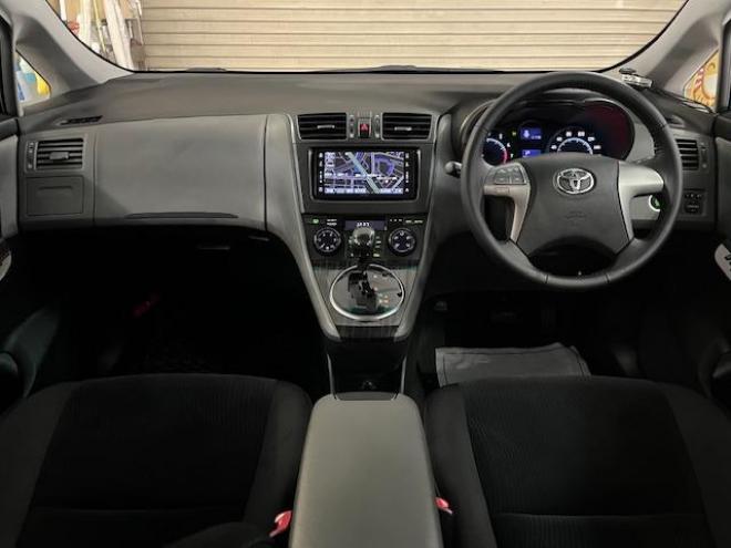 マークXジオエアリエル　本州仕入　ワンオーナー　寒冷地仕様　禁煙車　社外１６インチＡＷ　純正１６ＡＷ＋スタッドレスタイヤ付　純正ナビ　地デジ　Ｂｌｕｅｔｏｏｔｈオーディオ　ＨＩＤヘッドライト　横滑り防止装置　ＥＴＣ 4WD 2400 5Dr