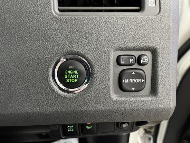 マークXジオエアリエル　本州仕入　ワンオーナー　寒冷地仕様　禁煙車　社外１６インチＡＷ　純正１６ＡＷ＋スタッドレスタイヤ付　純正ナビ　地デジ　Ｂｌｕｅｔｏｏｔｈオーディオ　ＨＩＤヘッドライト　横滑り防止装置　ＥＴＣ 4WD 2400 5Dr