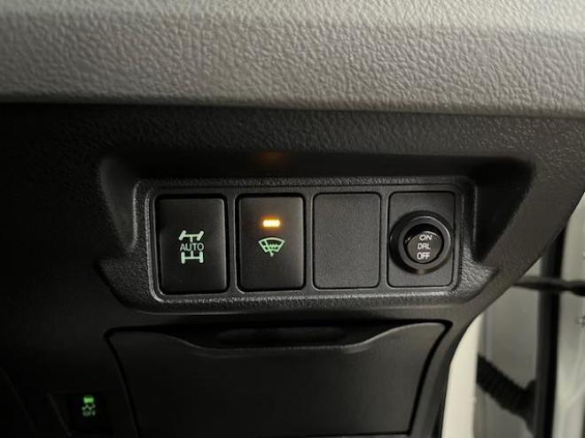 マークXジオエアリエル　本州仕入　ワンオーナー　寒冷地仕様　禁煙車　社外１６インチＡＷ　純正１６ＡＷ＋スタッドレスタイヤ付　純正ナビ　地デジ　Ｂｌｕｅｔｏｏｔｈオーディオ　ＨＩＤヘッドライト　横滑り防止装置　ＥＴＣ 4WD 2400 5Dr