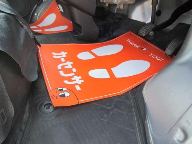 ハイゼットカーゴ デラックス SAIII ハイルーフ 4WD　道外仕入れ 後期型1オーナー  レーンキープアシスト　横滑り防止装置　衝突被害軽減ブレーキ　障害物センサー　ナビ&フルセグTV+Bカメラ キーレス  ドアバイザー Pガラス 記録簿 1年保証付 660