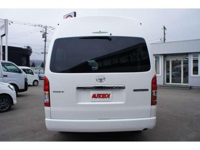 ハイエース2.7 グランドキャビン 4WD　登録済未使用車 走行6キロ　パノラミックビューモニター デジタルインナーミラー　LEDヘッドランプ　LEDフォグランプ　ホワイトパールクリスタルシャイン　メーカー保証付 登録済未使用車 2700