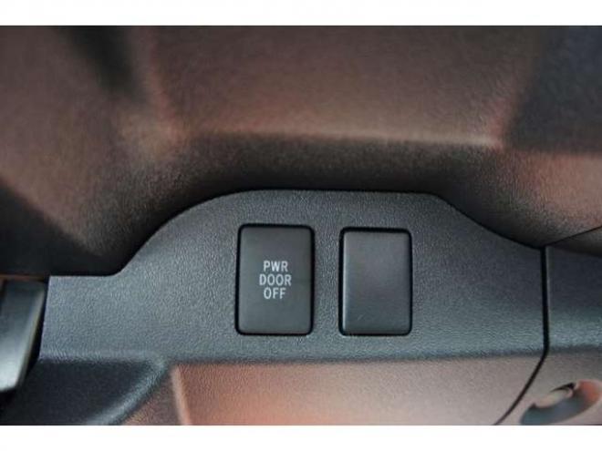 ハイエース2.7 グランドキャビン 4WD　登録済未使用車 走行6キロ　パノラミックビューモニター デジタルインナーミラー　LEDヘッドランプ　LEDフォグランプ　ホワイトパールクリスタルシャイン　メーカー保証付 登録済未使用車 2700