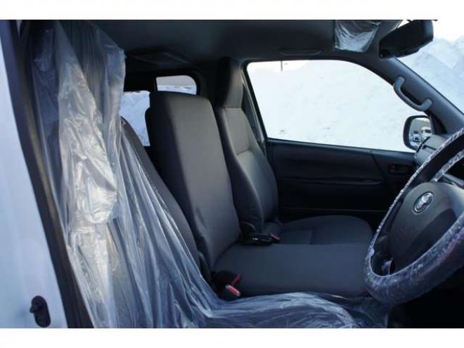 ハイエースバン2.8 DX ロング GLパッケージ ディーゼルターボ 4WD　Bカメラ　TRDフロントスポイラー　マッドフラップ　エセックス16インチアルミ　オープンカントリーRT　LEDヘッドライト　Wエアバッグ　AC100V　8人乗り構造変更済　寒冷地仕様　リアヒーター&エアコン 2800