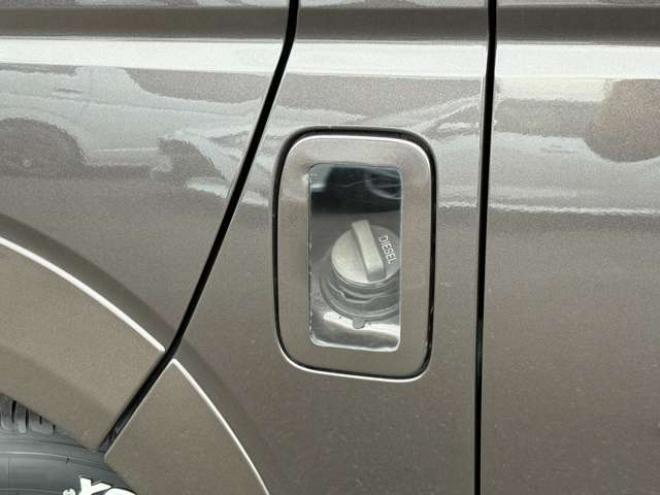 ハイエースバン2.8 スーパーGL 50TH アニバーサリー リミテッド ロングボディ ディーゼルターボ 4WD　415COBRA　CL-3 フロントリップスポイラー　ステージ2ルーフスポイラー　By2NEO　BADフェイスボンネット　ローフォルムフェンダー　ESSEX　ENCB　17インチブロンズホイール　ヨコハマパラダ　NEWパーツカスタム 2800