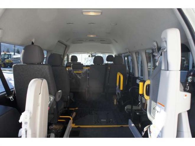 レジアスエース2.7 ウェルキャブ Bタイプ スーパーロング 4WD　ワンオーナー　純正メモリーナビTV　Bカメラ　車いす移動車　車いす2基固定装置付き　9人乗り　リア電動リフト　寒冷地仕様 福祉車両 2700