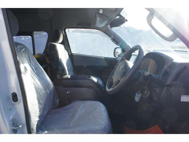 レジアスエース2.7 ウェルキャブ Bタイプ スーパーロング 4WD　ワンオーナー　純正メモリーナビTV　Bカメラ　車いす移動車　車いす2基固定装置付き　9人乗り　リア電動リフト　寒冷地仕様 福祉車両 2700