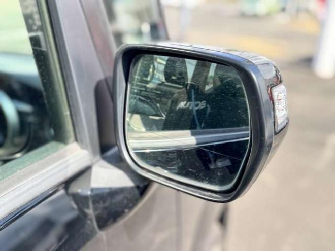 N-BOXカスタムG ターボSSパッケージ 4WD　プッシュスタート・横滑り防止・パドルシフト・クルーズコントロール・両側パワースライドドア・HIDオートライト・フォグランプ・オートエアコン・ETC・ミラーヒーター・純正フルセグTV・純正14incアルミホイール 660