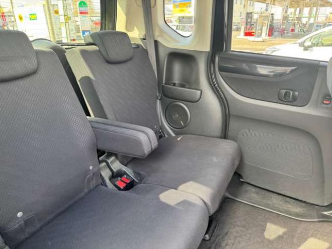 N-BOXカスタムG ターボSSパッケージ 4WD　プッシュスタート・横滑り防止・パドルシフト・クルーズコントロール・両側パワースライドドア・HIDオートライト・フォグランプ・オートエアコン・ETC・ミラーヒーター・純正フルセグTV・純正14incアルミホイール 660