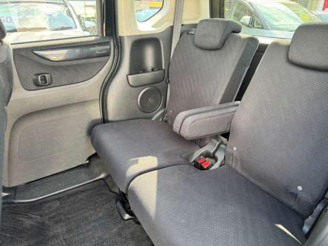 N-BOXカスタムG ターボSSパッケージ 4WD　プッシュスタート・横滑り防止・パドルシフト・クルーズコントロール・両側パワースライドドア・HIDオートライト・フォグランプ・オートエアコン・ETC・ミラーヒーター・純正フルセグTV・純正14incアルミホイール 660