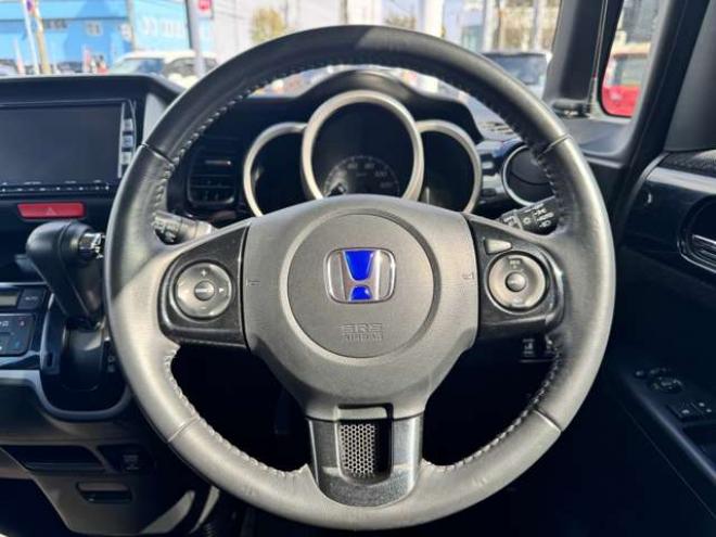 N-BOXカスタムG ターボSSパッケージ 4WD　プッシュスタート・横滑り防止・パドルシフト・クルーズコントロール・両側パワースライドドア・HIDオートライト・フォグランプ・オートエアコン・ETC・ミラーヒーター・純正フルセグTV・純正14incアルミホイール 660