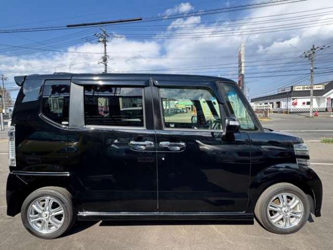 N-BOXカスタムG ターボSSパッケージ 4WD　プッシュスタート・横滑り防止・パドルシフト・クルーズコントロール・両側パワースライドドア・HIDオートライト・フォグランプ・オートエアコン・ETC・ミラーヒーター・純正フルセグTV・純正14incアルミホイール 660