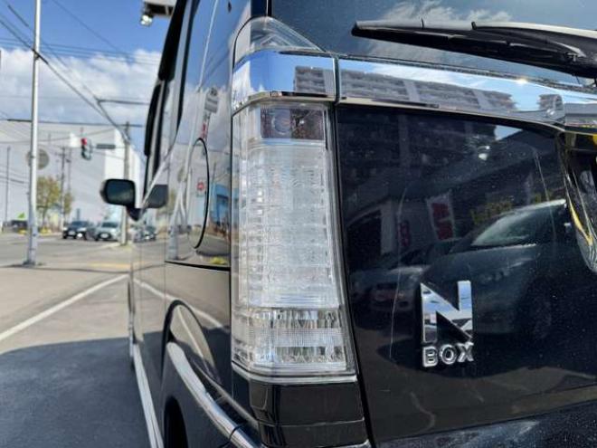 N-BOXカスタムG ターボSSパッケージ 4WD　プッシュスタート・横滑り防止・パドルシフト・クルーズコントロール・両側パワースライドドア・HIDオートライト・フォグランプ・オートエアコン・ETC・ミラーヒーター・純正フルセグTV・純正14incアルミホイール 660