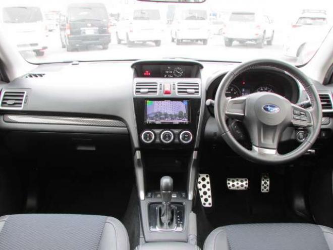 フォレスター2.0 S リミテッド 4WD　アイサイト/アイドリングストップ/シートヒーター/社外ナビ/フルセグ/バックカメラ/フリップダウンモニター/ETC/レーダークルーズコントロール 2000