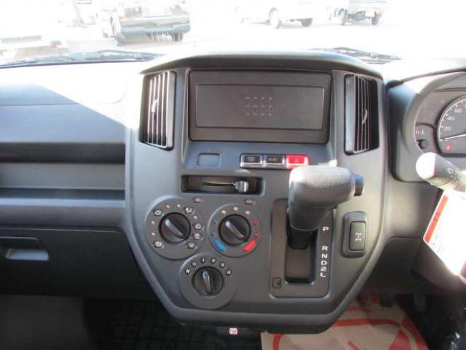 タウンエースバン1.5 GL 4WD　登録済未使用車/スマートアシスト/LEDヘッドライト/ベッドキット/MAD CROSS14インチホイール+ジオランダーX-AT/キーレス/アイドリングストップ 登録済未使用車 1500