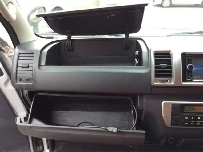 ハイエースバン3.0 スーパーGL ロング ディーゼルターボ 4WD　リアヒーター&クーラー　キーレス　ETC　電動格納ミラー　デュアルエアコン　ベッドキッド　フロントフォグランプ　clarionSDナビ(NXL13)　AUX　Bluetooth　USB　16インチAW 3000