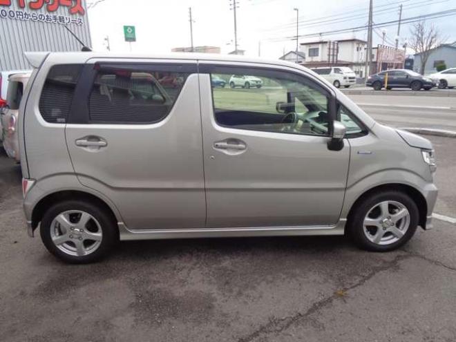 ワゴンRハイブリッド FZ セーフティパッケージ装着車 4WD　ワンオーナー車　全方位モニター　スマートキー　社外ナビ　新品シートカバー 660