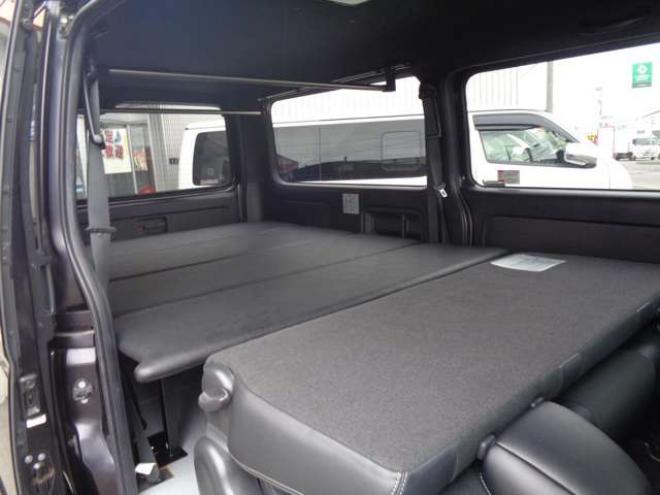 レジアスエース2.8 スーパーGL ダークプライムII ロングボディ ディーゼルターボ 4WD　415COBRA　S-6ボンネット&クリーンルック3Fリップ&ステージ2ルーフスポイラー&バッドラッカーSD-6　17インチAW　ヨコハマPARADA215/60R17　両側パワースライドドア　ETC　社外コンソールBOX　ベットキット 2800