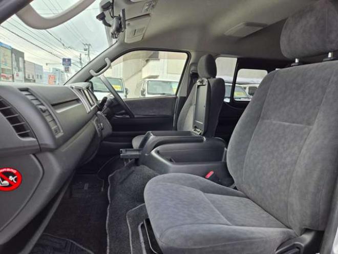 ハイエース2.7 GL ロング ミドルルーフ 4WD　寒冷地仕様　10人乗り　リアヒーター&クーラー　プッシュスタート　スマートキー　横滑り防止　オートライト　バックカメラ　純正ナビ　ワンセグTV　Bluetooth　CD/DVD　FM/AM　電動格納ミラー　ETC 2700