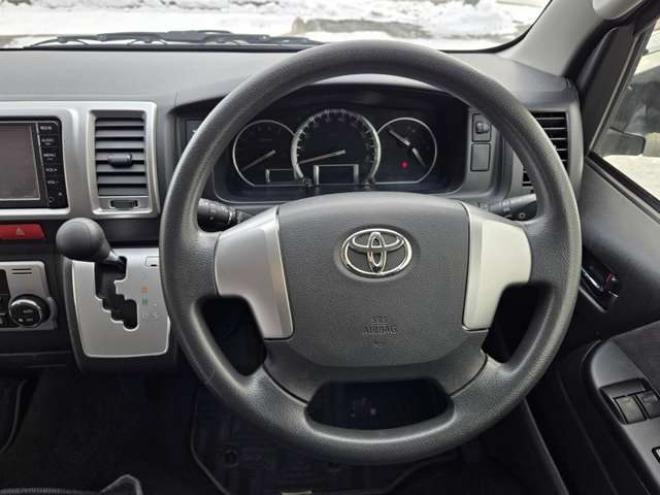 ハイエース2.7 GL ロング ミドルルーフ 4WD　寒冷地仕様　10人乗り　リアヒーター&クーラー　プッシュスタート　スマートキー　横滑り防止　オートライト　バックカメラ　純正ナビ　ワンセグTV　Bluetooth　CD/DVD　FM/AM　電動格納ミラー　ETC 2700