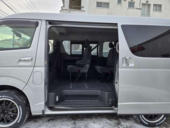 ハイエース2.7 GL ロング ミドルルーフ 4WD　寒冷地仕様　10人乗り　リアヒーター&クーラー　プッシュスタート　スマートキー　横滑り防止　オートライト　バックカメラ　純正ナビ　ワンセグTV　Bluetooth　CD/DVD　FM/AM　電動格納ミラー　ETC 2700