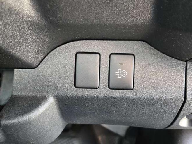 レジアスエース3.0 DX ロングボディ ディーゼルターボ 4WD　寒冷地仕様　リアヒーター　キーレス　マルチユースシートバックコンソール　フロントアンダーミラー　電動格納ミラー　パワーヒート　デイライト　純正オーディオ　FM/AM　AUX　バックカメラ 3000