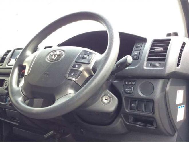 ハイエースバン2.8 DX ロング GLパッケージ ディーゼルターボ 4WD　キーレス　両側スライドドア　フロントフォグランプ　衝突被害軽減システム　車線逸脱防止　横滑り防止装置　パワーヒート　オートマチックハイビーム　バックカメラ　メモリナビ　フルセグTV　　電動格納ミラー 2800