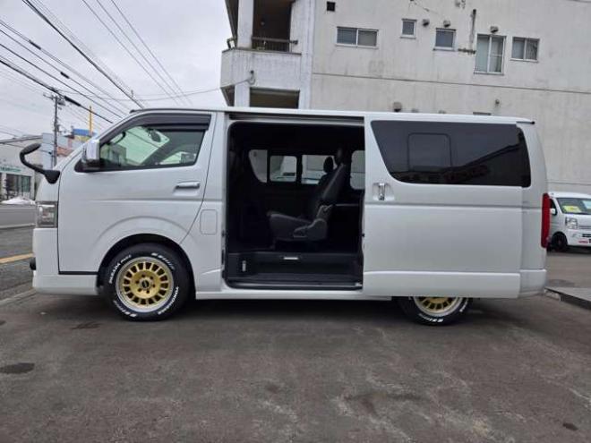 ハイエースバン2.8 スーパーGL ダークプライムII ロングボディ ディーゼルターボ 4WD　ESSEXバージョン　FスポイラーVer3&サイドライナー&リアライナー　ESSEX　ENCD17インチAW　ヨコハマPARADA17インチ　ESSEX3Dフロアマット　ハーフレザーシート　プッシュスタート　スマートキー　リアヒーター 2800