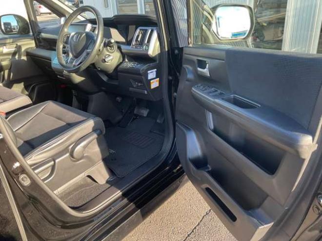 ステップワゴン2.0 スパーダ Z クールスピリット 4WD　純正ナビ・TV　Bカメラ　両側パワースライドドア　アルパイン製フリップダウンモニター　ETC　クルーズコントロール　パドルシフト　フォグランプ 2000