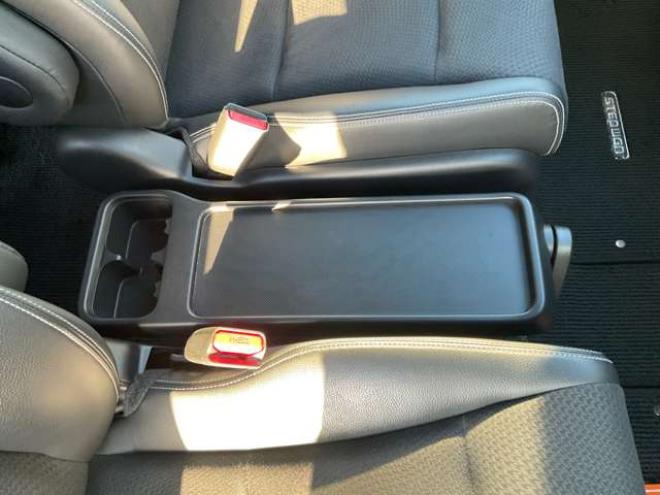 ステップワゴン2.0 スパーダ Z クールスピリット 4WD　純正ナビ・TV　Bカメラ　両側パワースライドドア　アルパイン製フリップダウンモニター　ETC　クルーズコントロール　パドルシフト　フォグランプ 2000