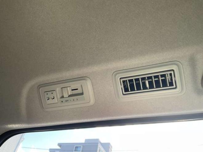 ステップワゴン2.0 スパーダ Z クールスピリット 4WD　純正ナビ・TV　Bカメラ　両側パワースライドドア　アルパイン製フリップダウンモニター　ETC　クルーズコントロール　パドルシフト　フォグランプ 2000