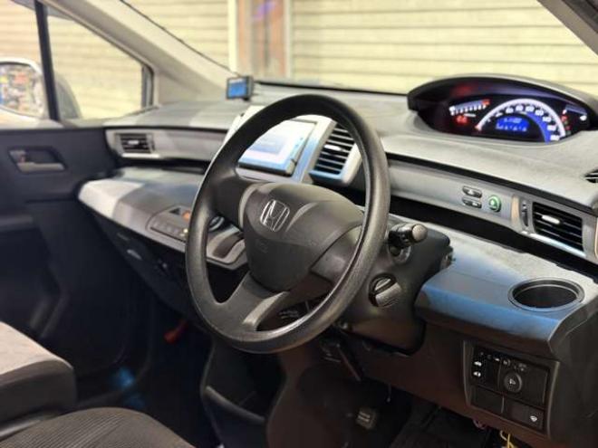 フリード1.5 G ジャストセレクション 4WD　防錆塗装4WDTVナビBカメエンスタETC夏冬タイヤ 1500