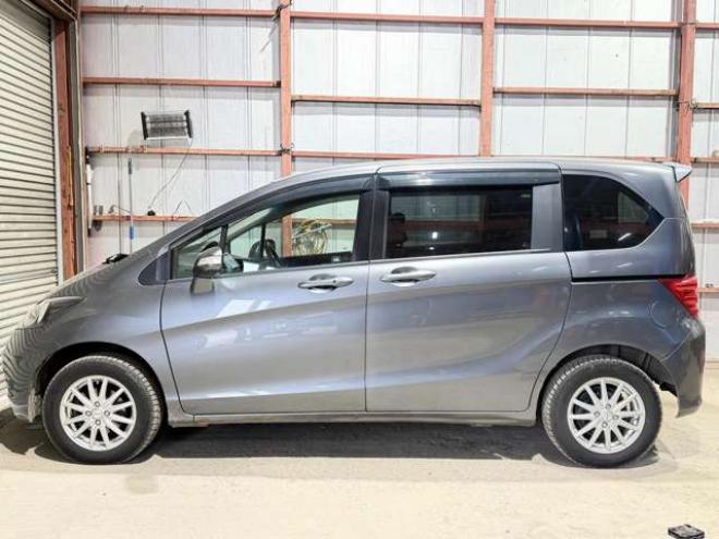 フリード1.5 G ジャストセレクション 4WD　防錆塗装4WDTVナビBカメエンスタETC夏冬タイヤ 1500