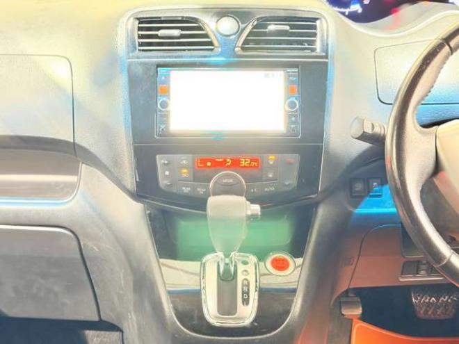 セレナ2.0 ハイウェイスター Vセレクション+Safety 4WD　防錆塗装4WDTVナビBカメエンスタ夏冬タイヤ 2000