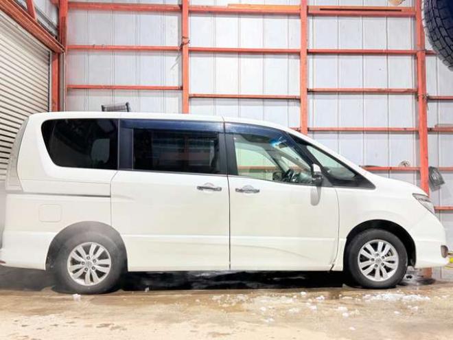 セレナ2.0 ハイウェイスター Vセレクション+Safety 4WD　防錆塗装4WDTVナビBカメエンスタ夏冬タイヤ 2000