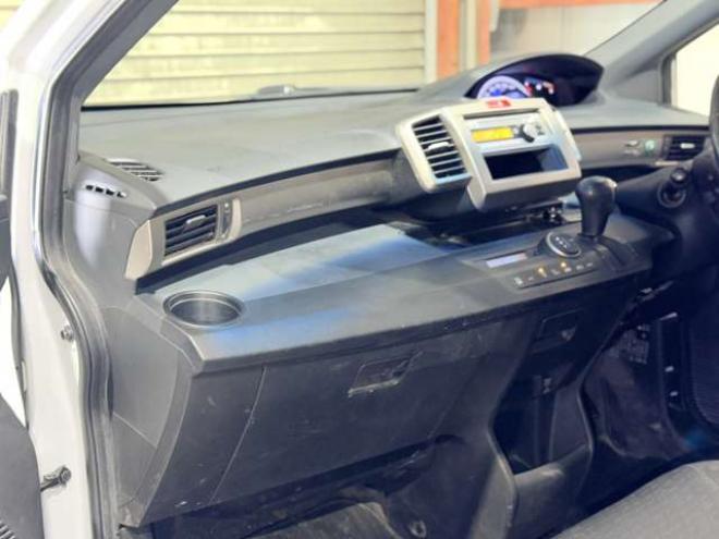 フリードスパイク1.5 G ジャストセレクション 4WD　防錆塗装4WDスマキーCDオーディオETC 1500