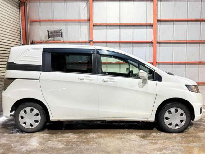 フリードスパイク1.5 G ジャストセレクション 4WD　防錆塗装4WDスマキーCDオーディオETC 1500