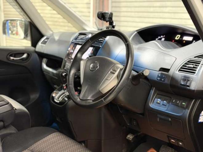 セレナ2.0 ハイウェイスター Vセレクション+Safety アドバンストセーフティ パッケージ 4WD　防錆塗装4WDTVナビBカメETC夏冬タイヤ 2000