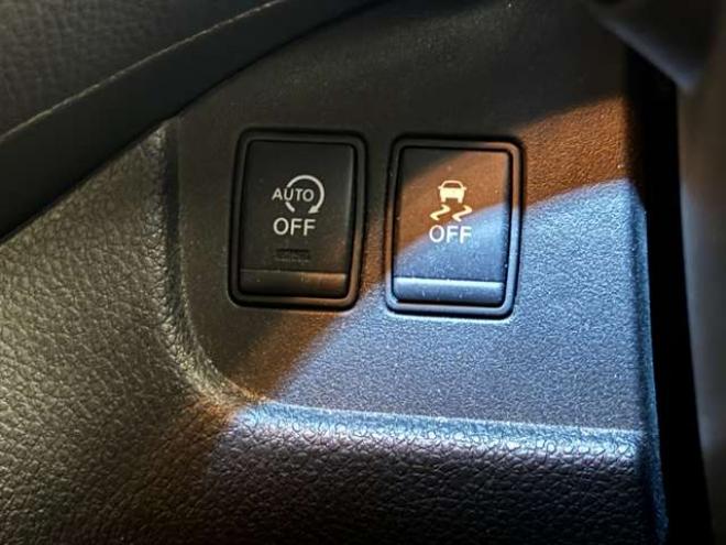 セレナ2.0 ハイウェイスター Vセレクション+Safety アドバンストセーフティ パッケージ 4WD　防錆塗装4WDTVナビBカメETC夏冬タイヤ 2000