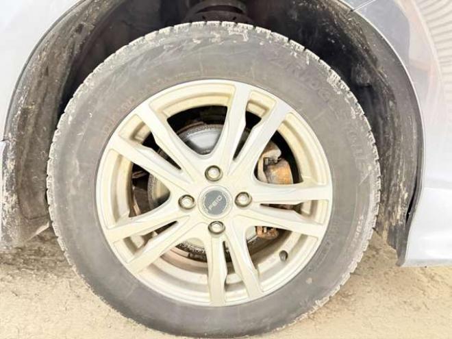 フィットシャトルハイブリッド1.3 スマートセレクション　防錆塗装TVナビエンスタ積込タイヤ 2WD 1300