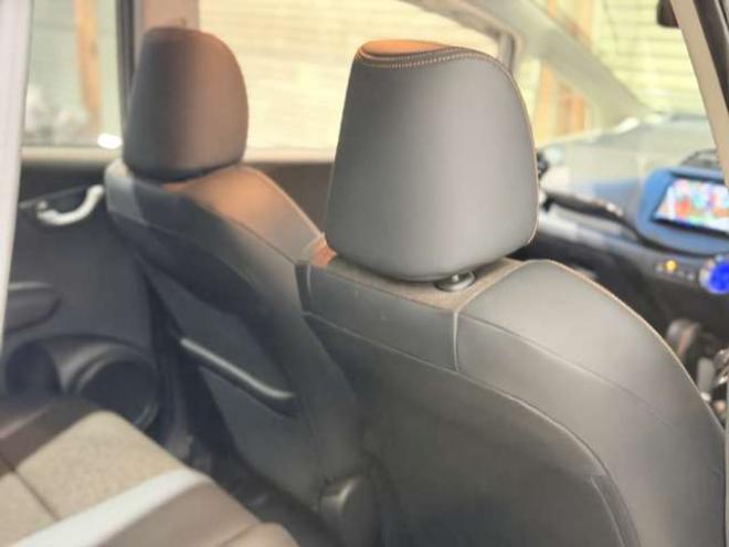 フィットシャトルハイブリッド1.3 スマートセレクション　防錆塗装TVナビエンスタ積込タイヤ 2WD 1300