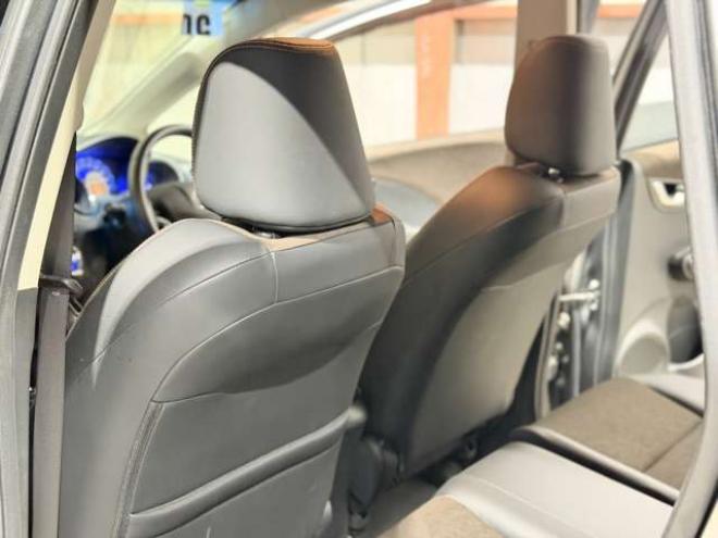 フィットシャトルハイブリッド1.3 スマートセレクション　防錆塗装TVナビエンスタ積込タイヤ 2WD 1300