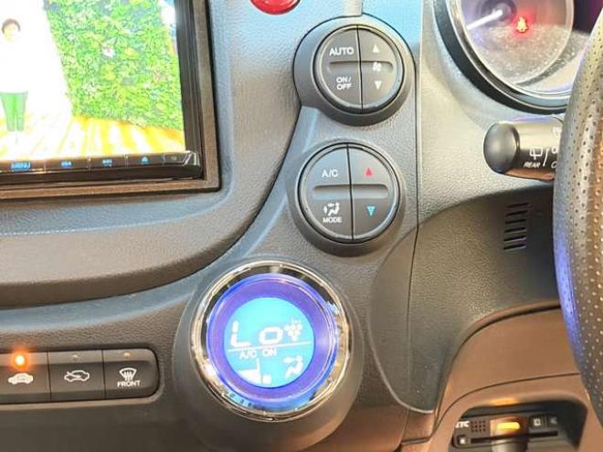 フィットシャトルハイブリッド1.3 スマートセレクション　防錆塗装TVナビエンスタ積込タイヤ 2WD 1300